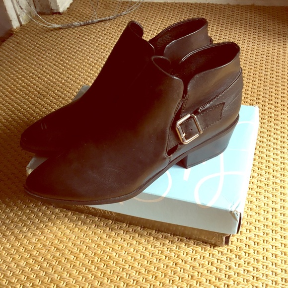 Apt. 9 Shoes - Apt 9 Buckle Booties (Size 9)
